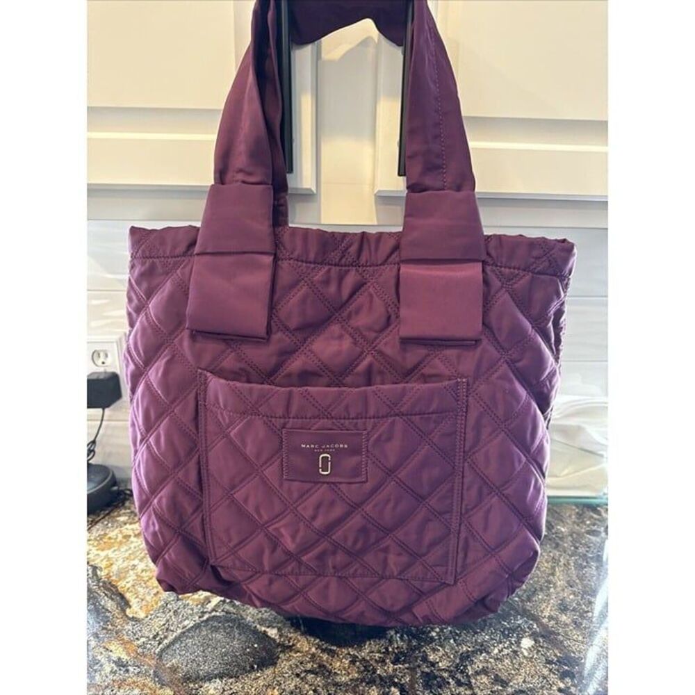 Marc Jacobs Quilted Nylon Tote HandBag Purse Lightweight Burgendy/Wine‎